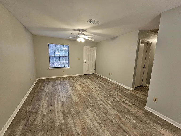 8224 Hunters Ridge Trl — Photo 6