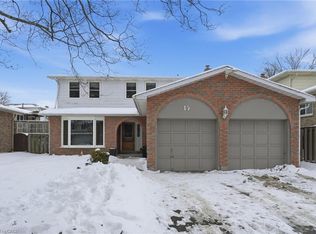 17 Strawberry Ln, Brantford, ON N3T 5Z6