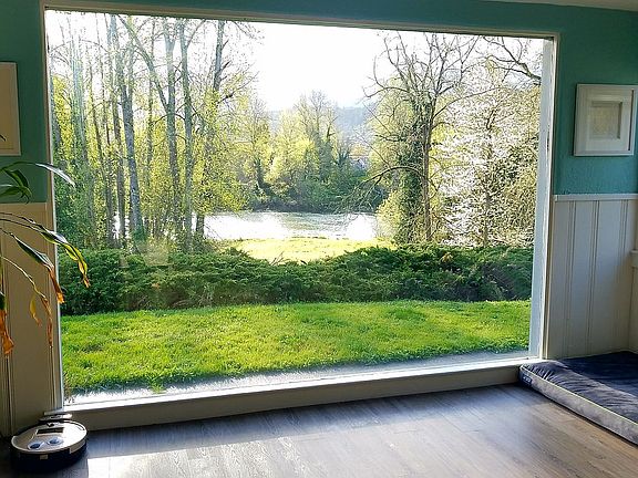 Livingroom picture window 