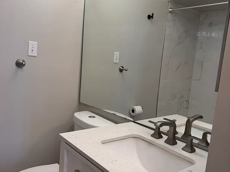 1054 S Kingshighway Blvd #E — Photo 8