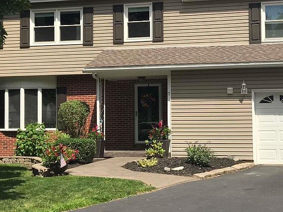 3rd image of 7 Danbury Ct