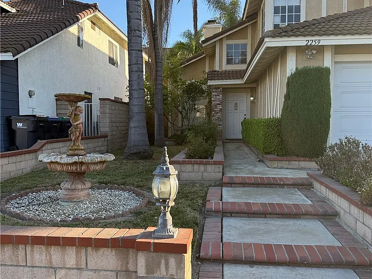 2259 Norte Vista Dr — Photo 2