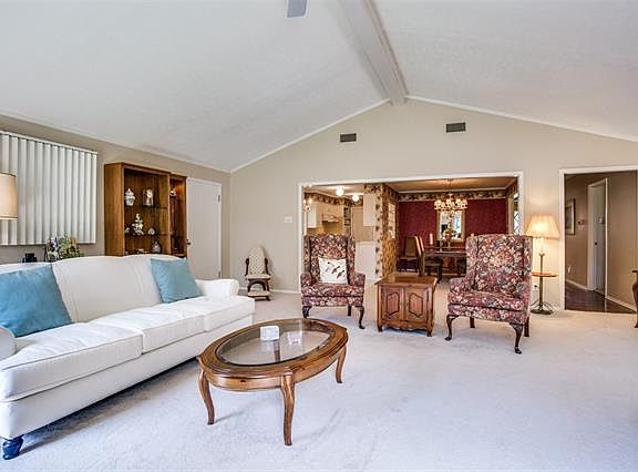 4th image of 1315 Cloverdale Dr