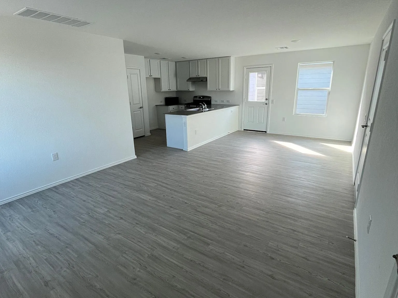 6426 Marco Plns — Photo 2