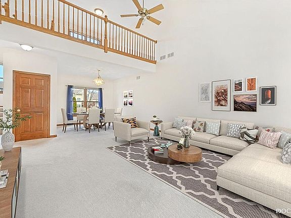 3rd image of 517 Sudbury Cir