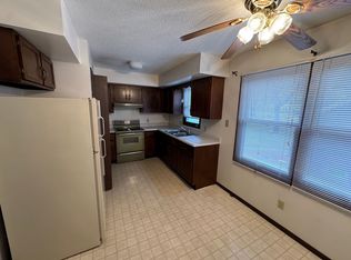 1004 Main St #17, Pella, IA 50219