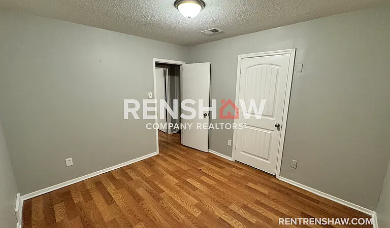 381 N Manassas St — Photo 3