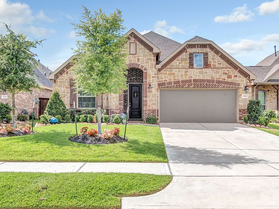 1st image of 11019 Sarah Bluff Ln