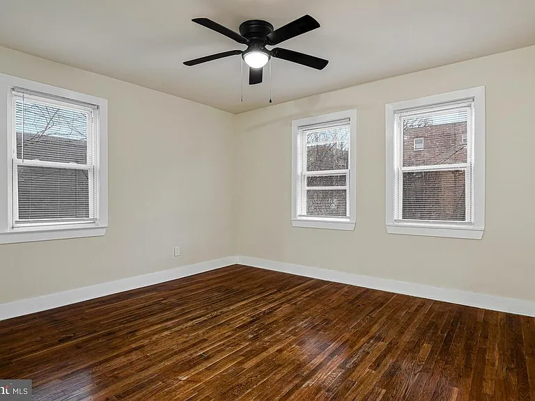 3427 B St SE #4 — Photo 5