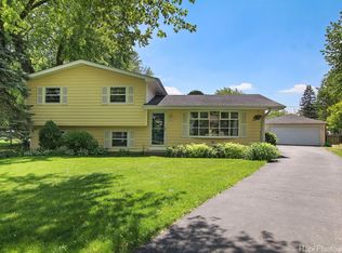 1915 Longmeadow Dr, Lindenhurst, IL 60046