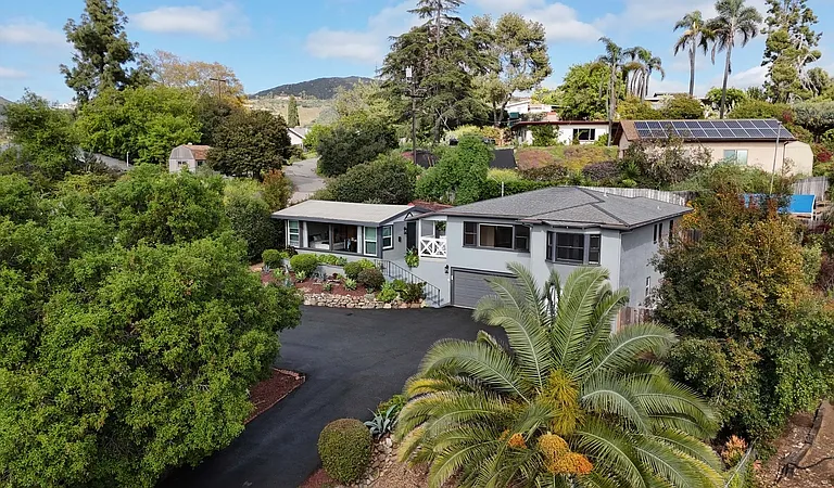 2136 Foothill Dr — Photo 1