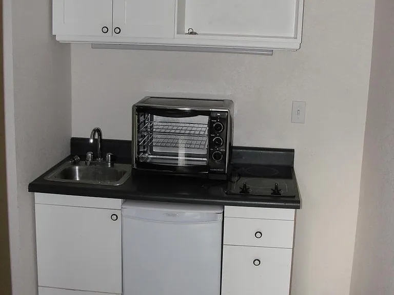 2241 NW Hoyt St #109 — Photo 8