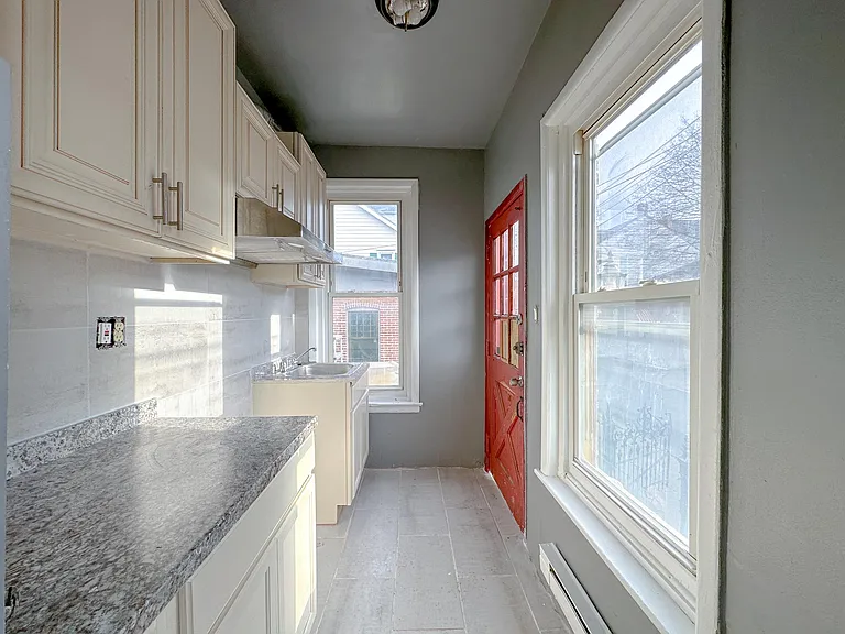 626 W Liberty St #1 — Photo 5