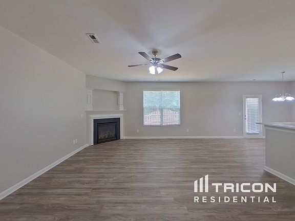 3rd image of 4110 Bathurst Dr