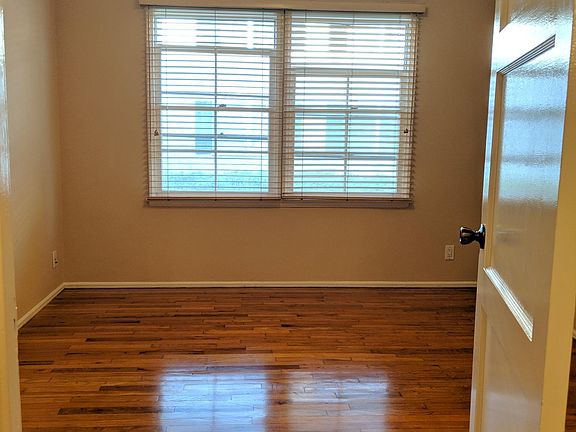4th image of 517 San Vicente Blvd APT B