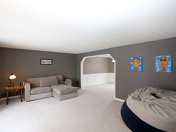 3rd image of 45 Lisa Ann Ln