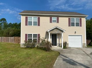 121 Blossom Ct, Maple Hill, NC 28454