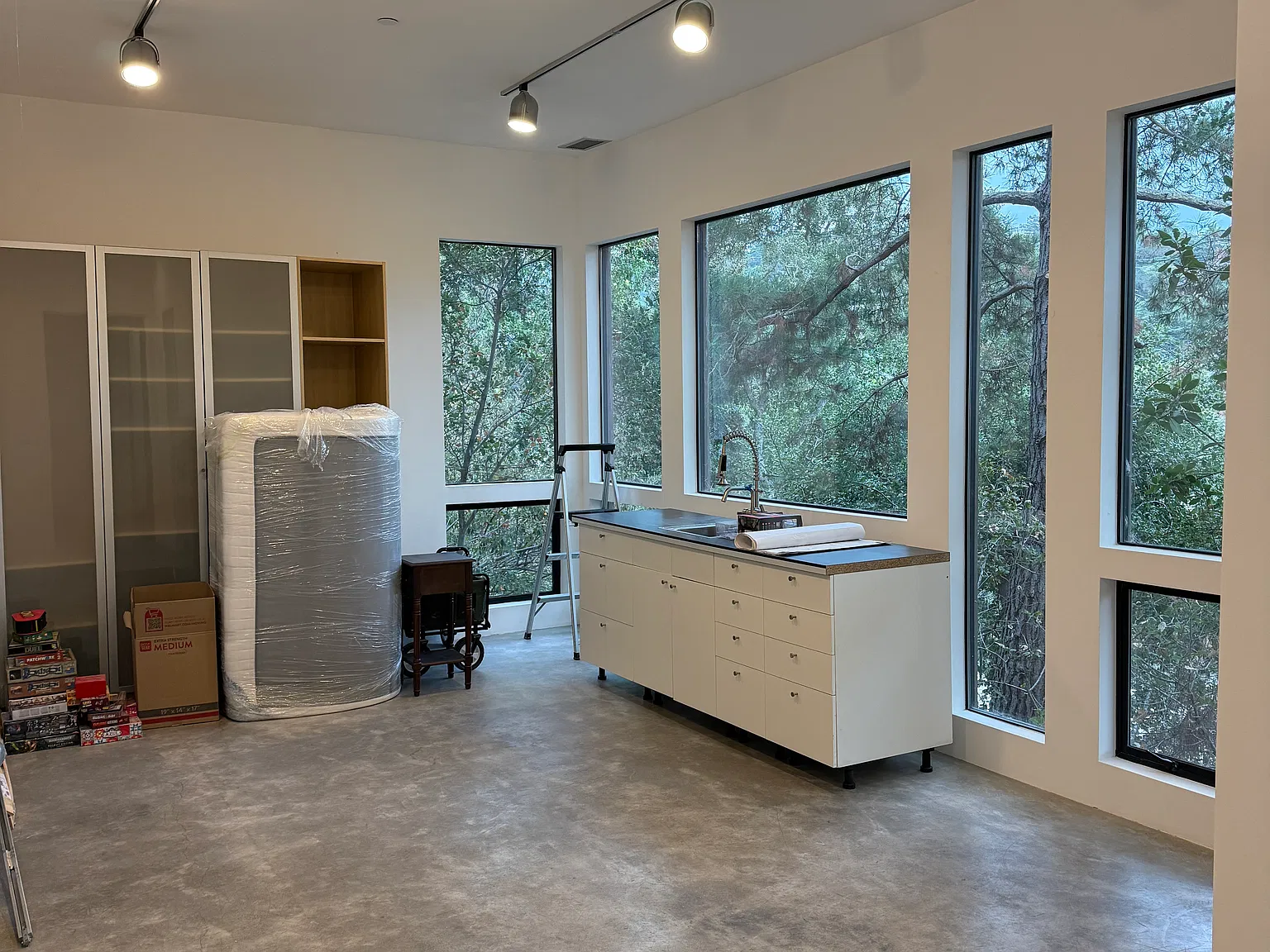Manor Dr, San Carlos — Photo 2