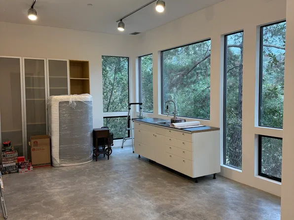 239 Manor Dr, San Carlos, CA 94070
