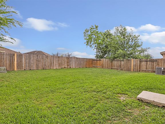 4th image of 1315 Wallflower Ave