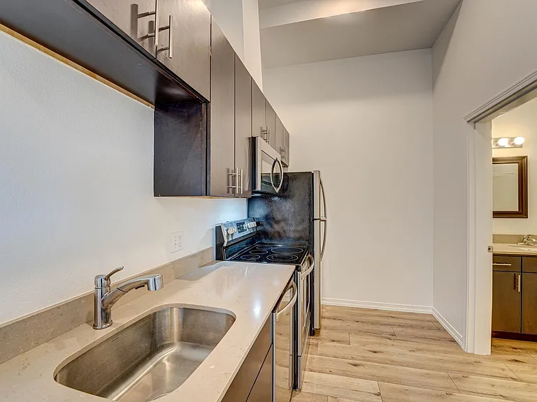 560 1st Ave N #105 — Photo 6