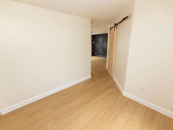 5th image of 212 Linda Ln