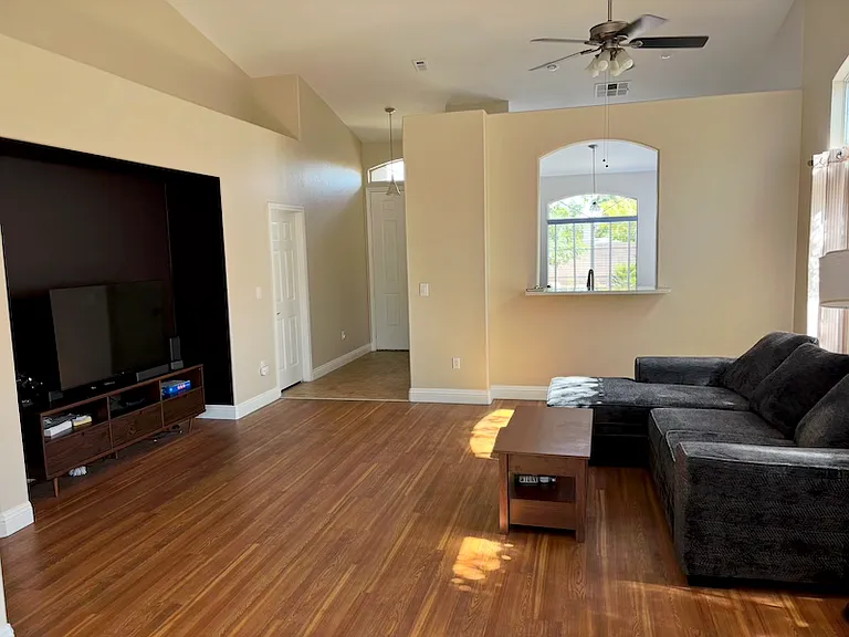 9753 Arrowcrest Ave — Photo 3