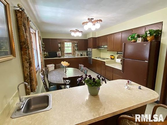 5th image of 1135 4th St