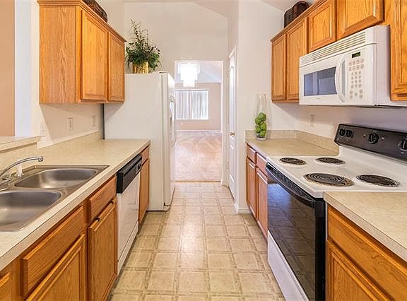 4th image of 6717 Waterlilly Dr