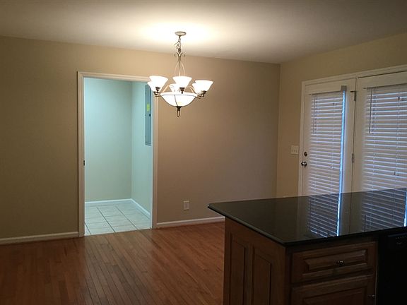 5th image of 105 Granite Ct