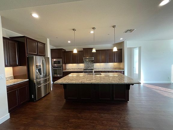 5th image of 2362 Banks Dr