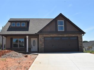 331 War Emblem Dr, Boiling Springs, SC 29316