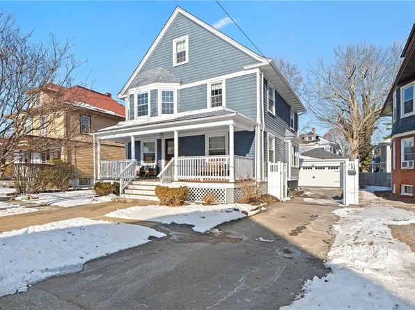 55 Circuit Dr, Cranston, RI 02905