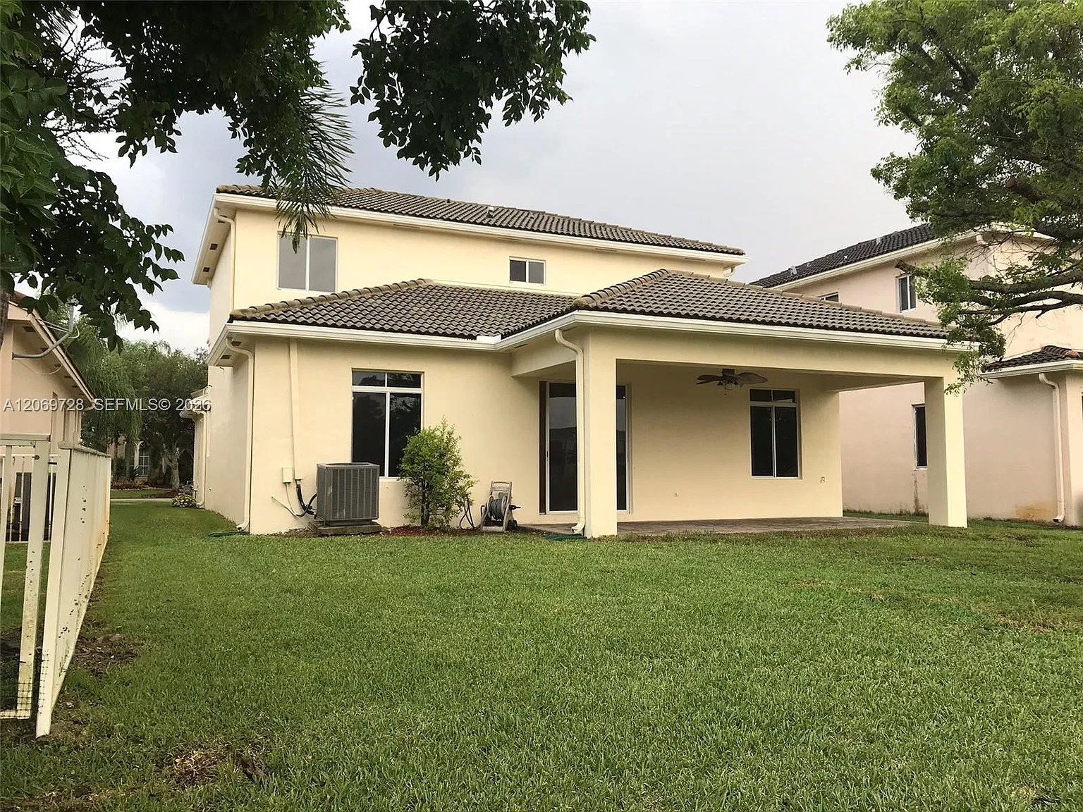 4 bed, 2.5 bath, 2366 sqft, $4,900 — Photo 4