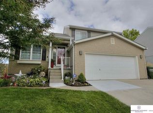 15832 Cottonwood Ave, Omaha, NE 68136