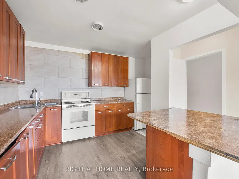 1698A Eglinton Ave W — Photo 6