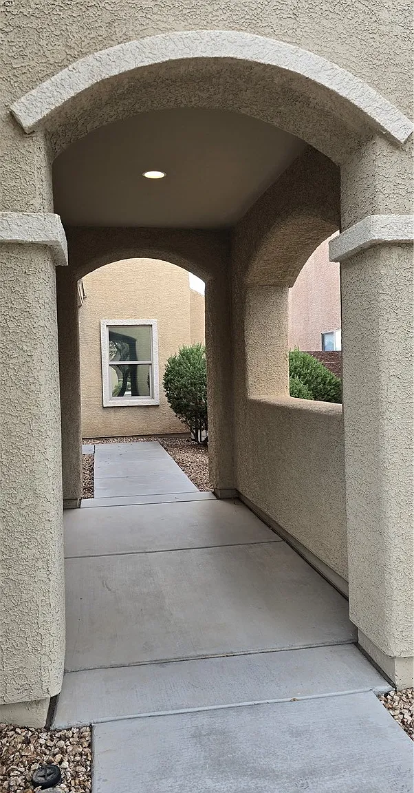 3 bed, 2.5 bath, 1950 sqft, $1,995 — Photo 2