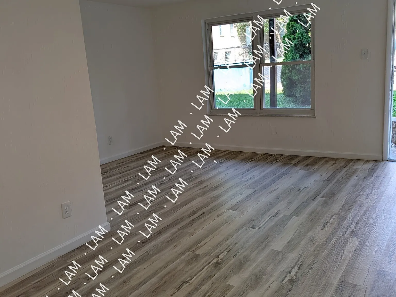 4774 Kings. Dr. Unit E — Photo 3