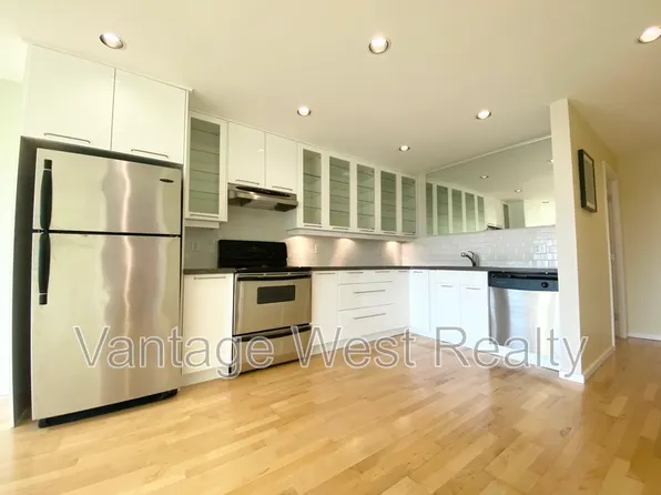 737 Leon Ave Unit 708, Kelowna, BC V1Y 8L6