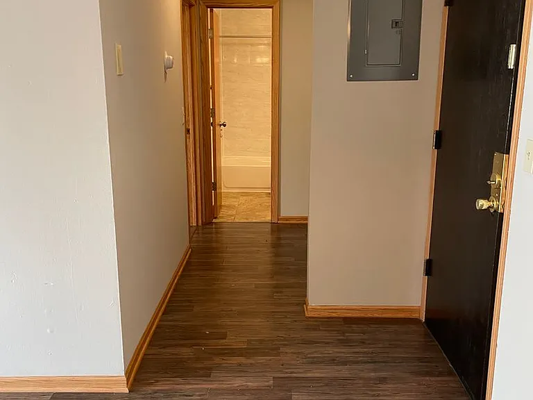 Cedar Avenue Apartments — Photo 34