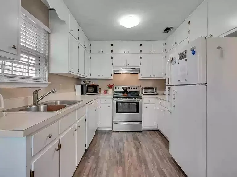 4553 Barclay Ln #C — Photo 7