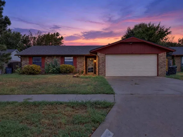 7122 NW Birch Pl, Lawton, OK 73505