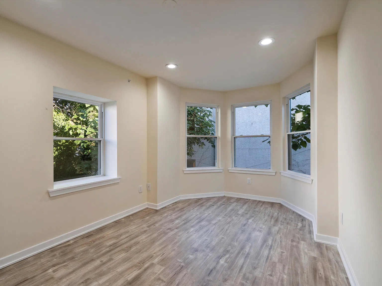 5 bed, 4.5 bath, $3,300 — Photo 3