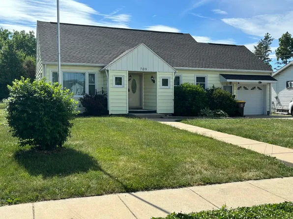 709 S Logan St, Lena, IL 61048
