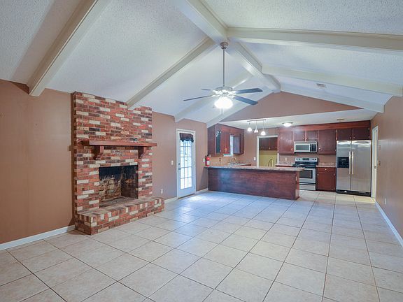 3rd image of 109 Dogwood Dr