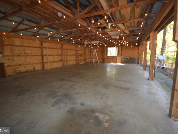 4th image of 450 Opequon Woods Cir