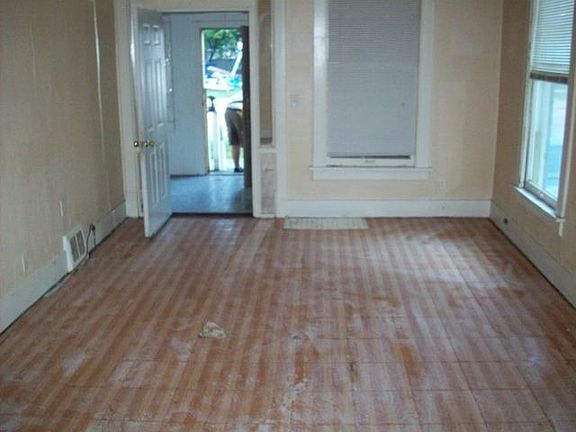 3rd image of 849 W Forest Ave