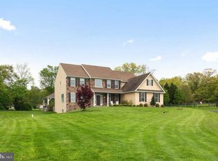 210 Horseshoe Ln, Pottstown, PA 19465