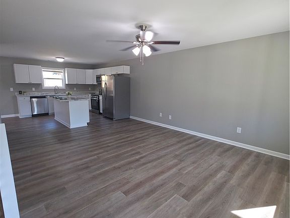 4th image of 241 Charlotte Cir
