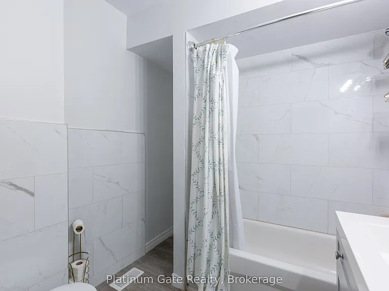 1040 Gladstone Ave — Photo 16
